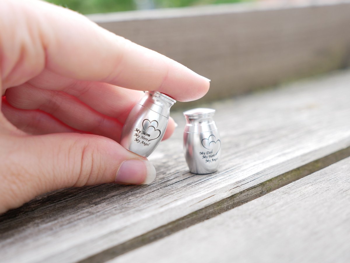 Mini urn Zilver - Met tekst 'Mom' en Hartje